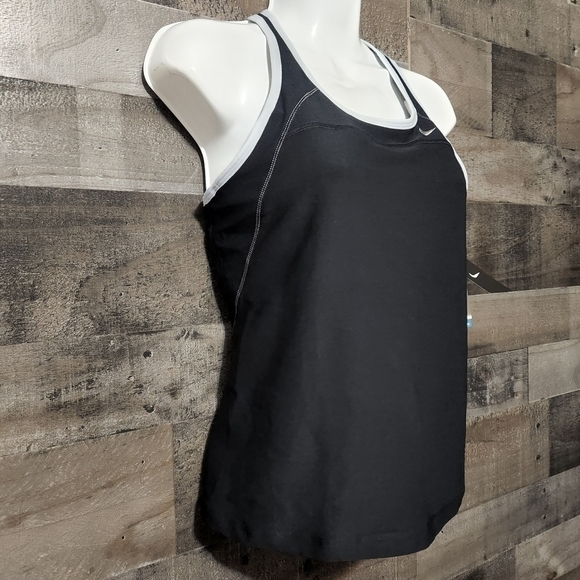Nee Nike Dri Fit Black Racerback Athletic Top Sz M Back Pockets White Trim - Picture 10 of 10
